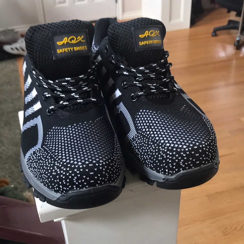 NWOT unisex Aqx Steel toed Safety sneakers EU Sz 42